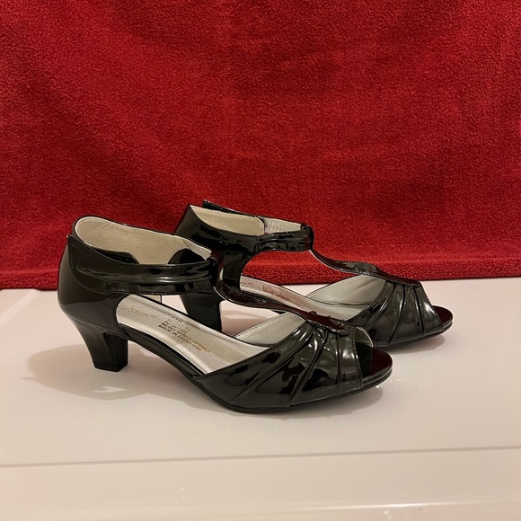 Angel Steps Eva Pump Women’s Shoes, Black Patent, Size—7.5 - Picture 6 of 12